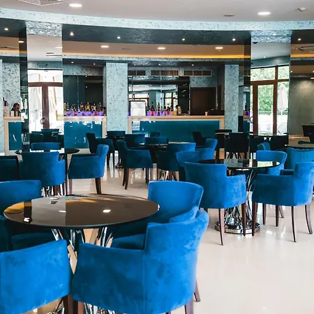 Continental 4* غولدن ساندز