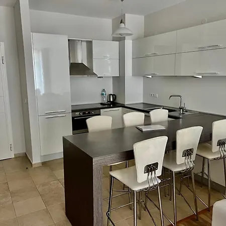 Continental Apartahotel 4*